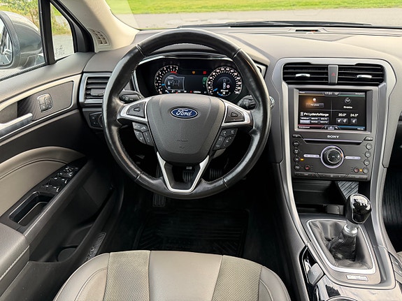 Ford Mondeo 13 of 27