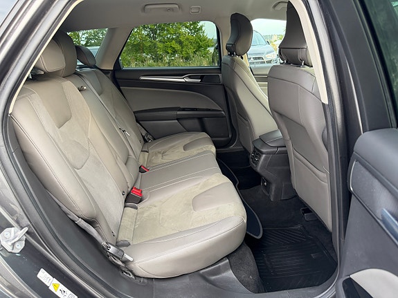 Ford Mondeo 19 of 27