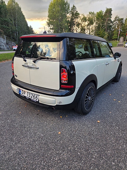 MINI Clubman One 2 of 9