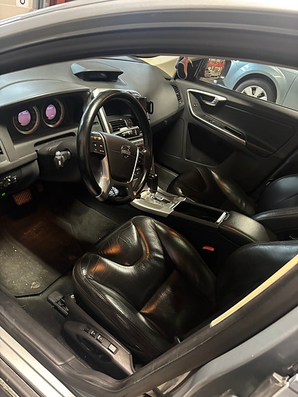 Volvo XC60 5 of 5