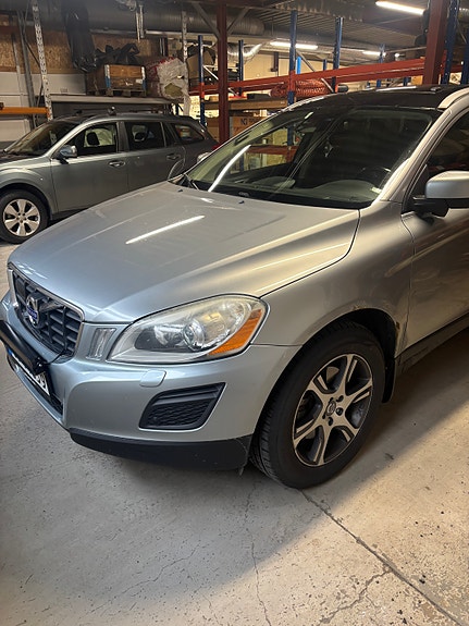 Volvo XC60 2 of 5