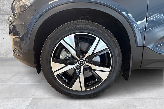 Volvo XC40 6 of 18