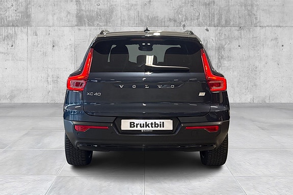 Volvo XC40 4 of 18