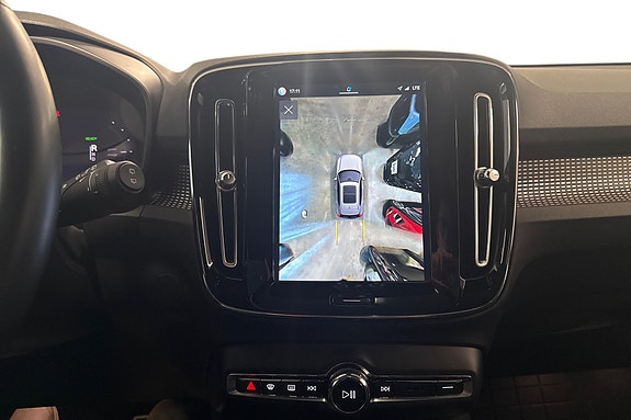 Volvo XC40 8 of 18