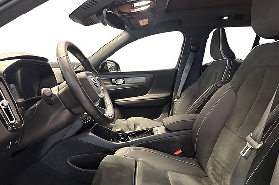 Volvo XC40 7 of 18