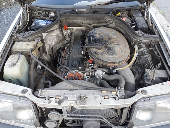 Mercedes-Benz 300 E 21 of 21