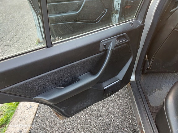 Mercedes-Benz 300 E 15 of 21