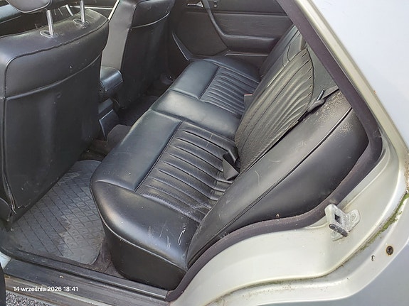 Mercedes-Benz 300 E 14 of 21