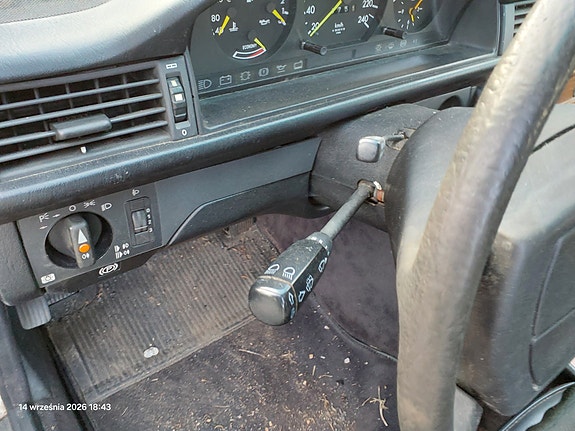 Mercedes-Benz 300 E 19 of 21