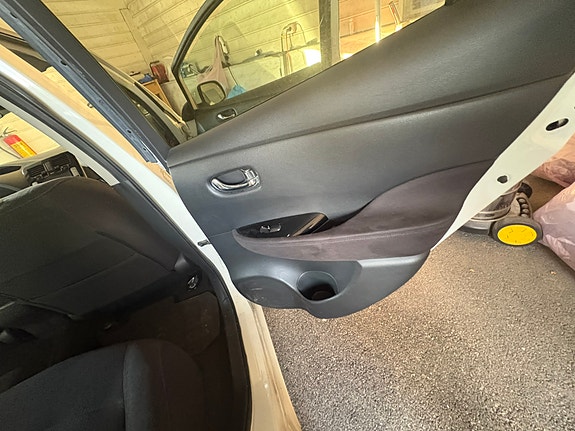 Nissan Leaf 11 of 25
