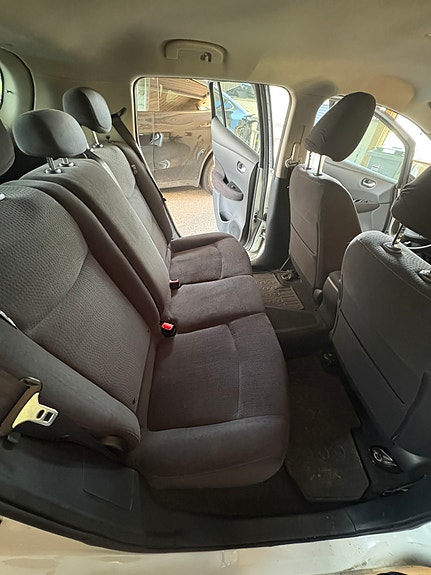 Nissan Leaf 9 of 25
