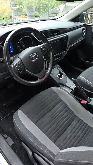 Toyota Auris 3 of 9