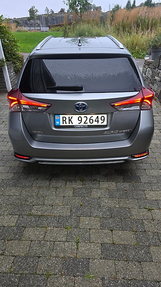 Toyota Auris 2 of 9