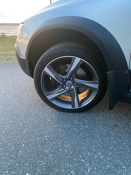 Volvo XC70 2 of 18