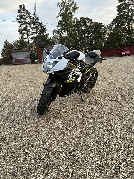 Kawasaki Ninja 125 4 of 15