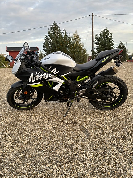 Kawasaki Ninja 125 5 of 15