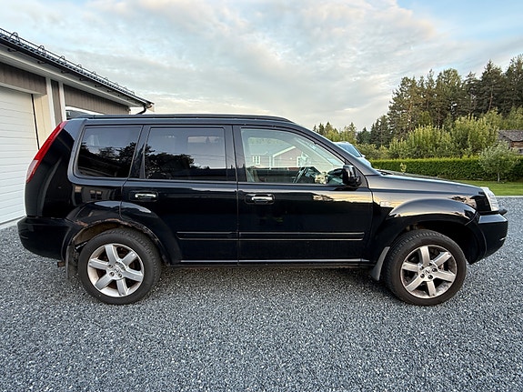 Nissan X-Trail 5 of 9