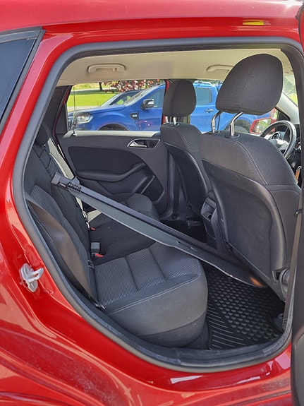 Mercedes-Benz B250 5 of 9