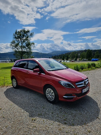 Mercedes-Benz B250 3 of 9