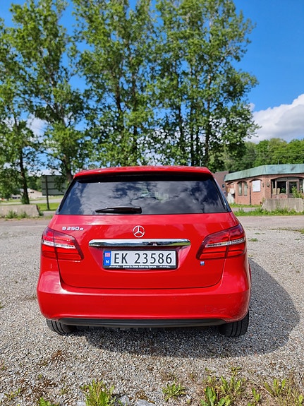 Mercedes-Benz B250 4 of 9