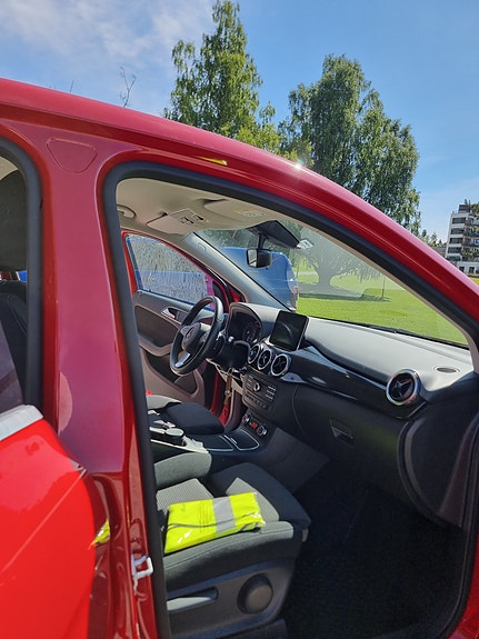 Mercedes-Benz B250 7 of 9