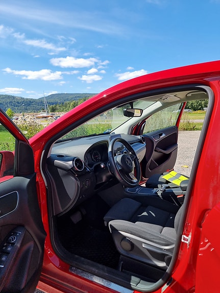 Mercedes-Benz B250 6 of 9