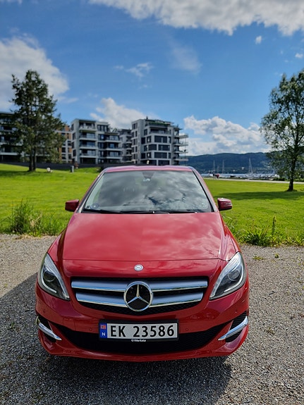 Mercedes-Benz B250 2 of 9