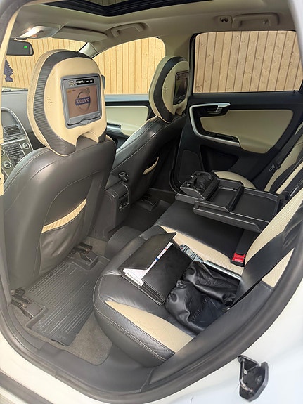Volvo XC60 18 of 30