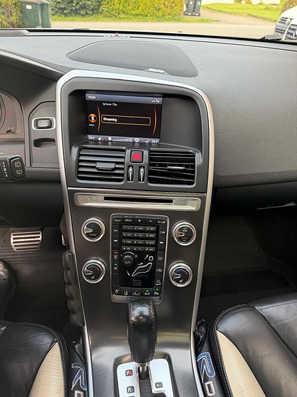 Volvo XC60 25 of 30