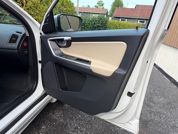 Volvo XC60 27 of 30