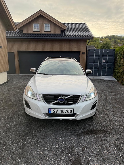 Volvo XC60 2 of 30