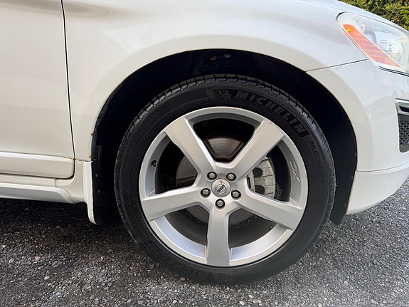 Volvo XC60 13 of 30