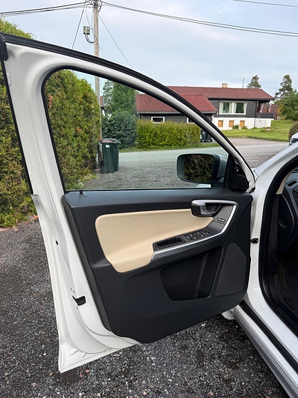 Volvo XC60 24 of 30