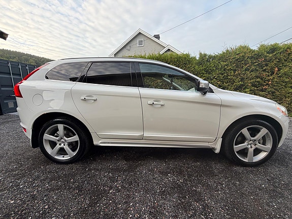 Volvo XC60 8 of 30