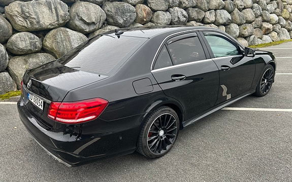 Mercedes-Benz E220 d 4 of 26