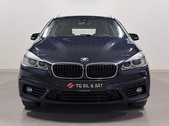BMW 225xe 3 of 28