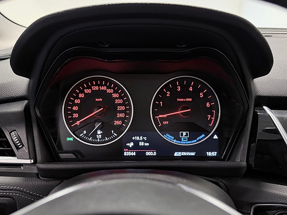 BMW 225xe 26 of 28