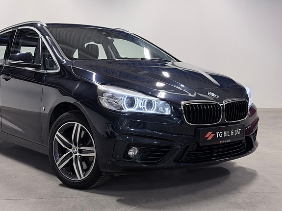 BMW 225xe 2 of 28