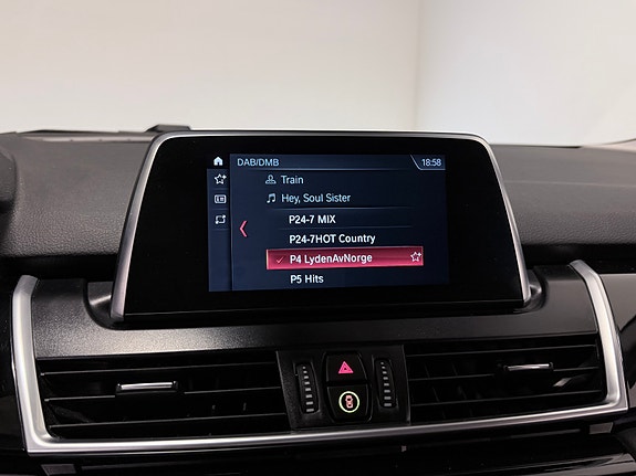 BMW 225xe 24 of 28