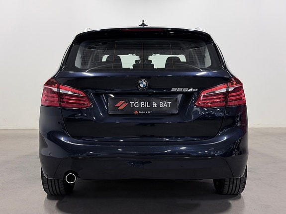 BMW 225xe 6 of 28