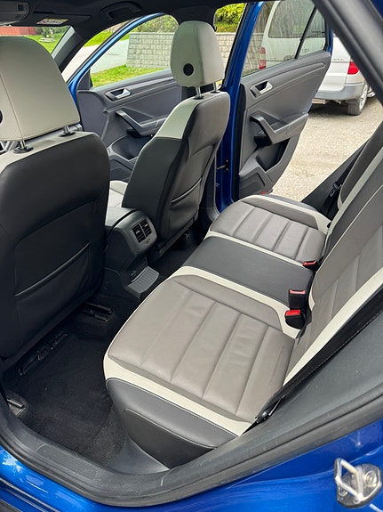 Volkswagen T-Roc 6 of 9