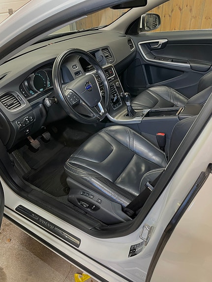 Volvo V60 7 of 14