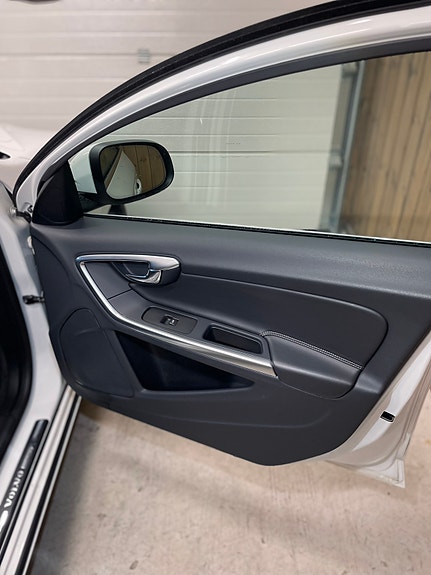 Volvo V60 14 of 14