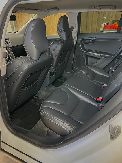 Volvo V60 8 of 14