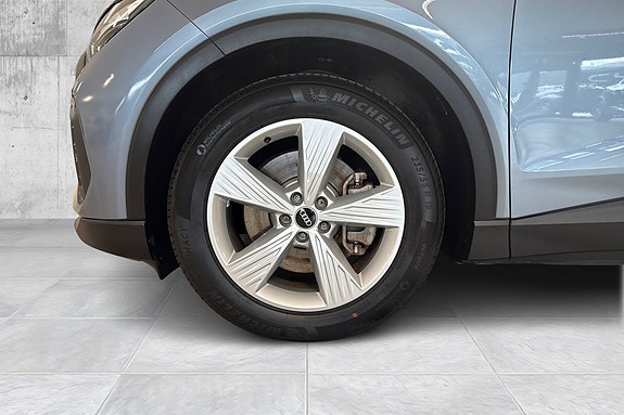 Audi Q4 e-tron 6 of 18