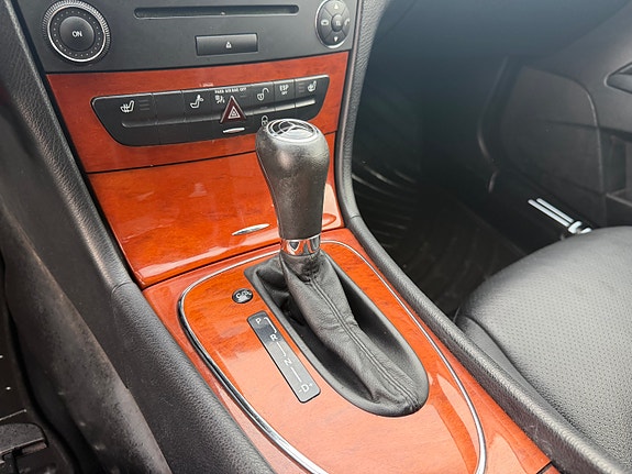 Mercedes-Benz E200 d 25 of 30