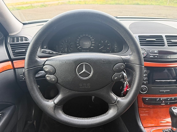 Mercedes-Benz E200 d 27 of 30