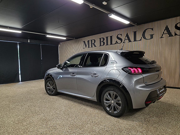 Peugeot 208 6 of 30