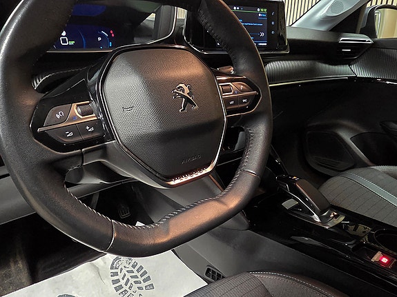 Peugeot 208 13 of 30