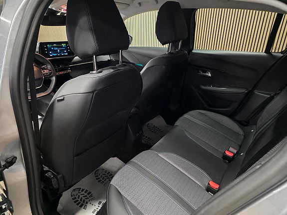 Peugeot 208 19 of 30